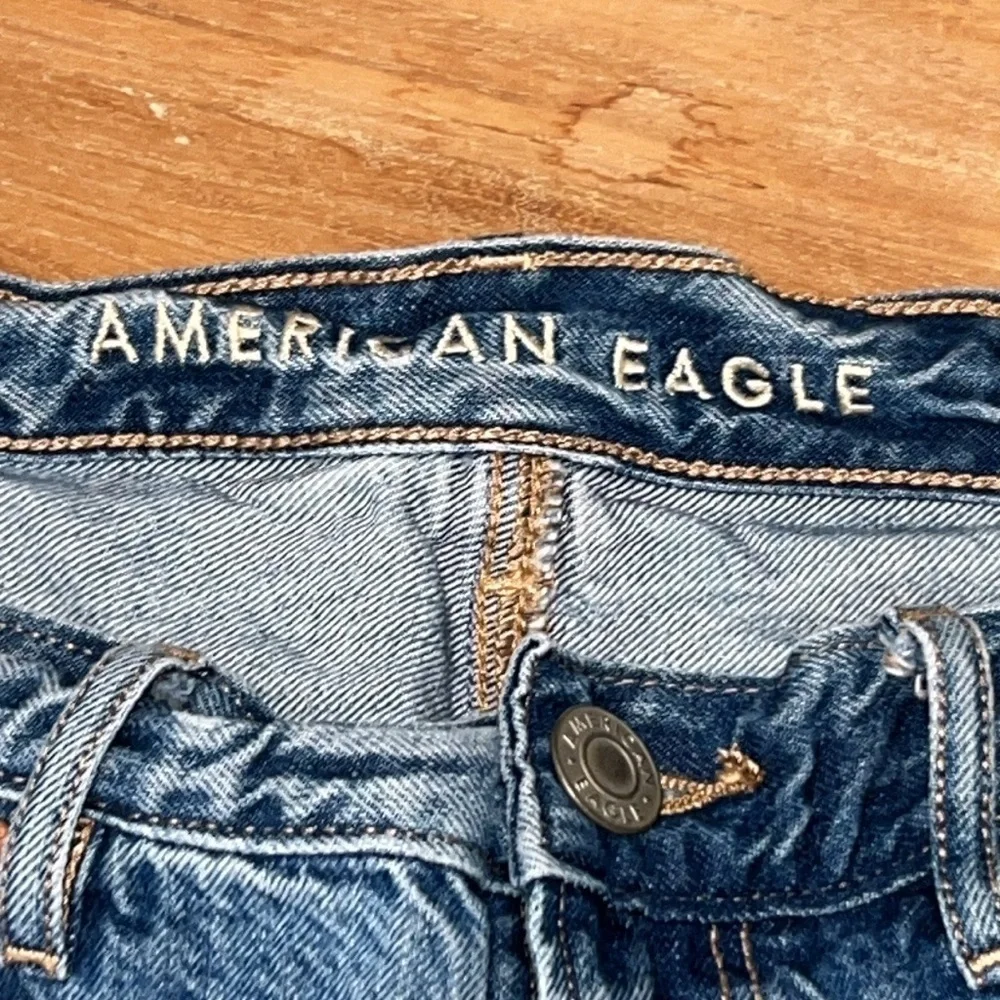 AMERICAN EAGLE 90’s Boyfriend Blue Jean Shorts Cutoffs, Size 10 - Picture 3 of 8